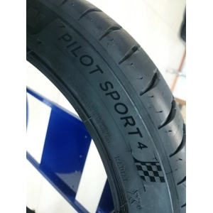 Michelin Pilot Sport 4 235/35 R19 91Y