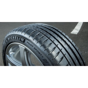 Michelin Pilot Sport 4 235/45 R20 100Y