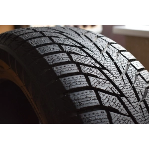 Hankook Winter i*Cept IZ2 W616 215/70 R15 98T