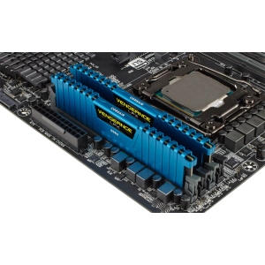 Corsair CMK16GX4M2Z2400C16