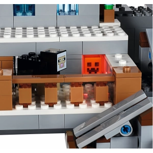 Lego The Mountain Cave 21137