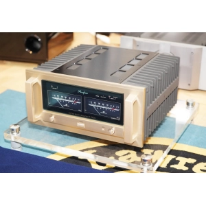 Accuphase P-7300