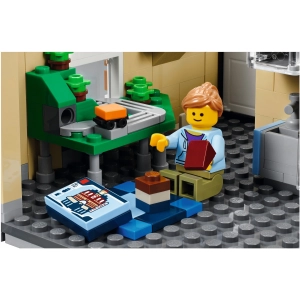 Lego Assembly Square 10255