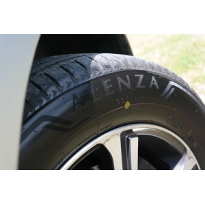 Bridgestone Alenza 001 215/65 R16 98H