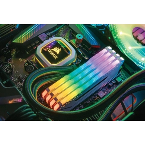 Corsair CMW32GX4M4A2666C16