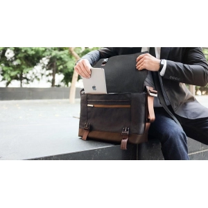 Moshi Aerio Messenger Bag 15