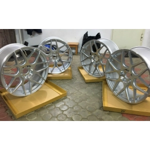 Japan Racing JR18 7x17/5x100 ET40 DIA73,1