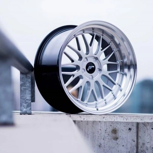 Japan Racing JR23 8,5x18/5x105 ET45 DIA74,1