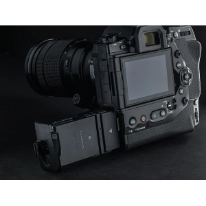 Olympus OM-D E-M1X body