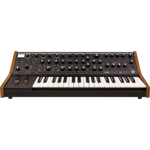 Sintetizador Moog Subsequent 37