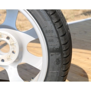 Kleber Dynaxer UHP 235/40 R19 96Y