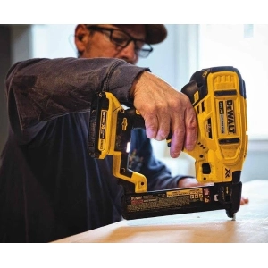 DeWALT DCN681N