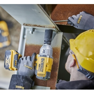 DeWALT DCF897NT