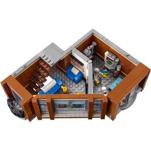 Lego Corner Garage 10264