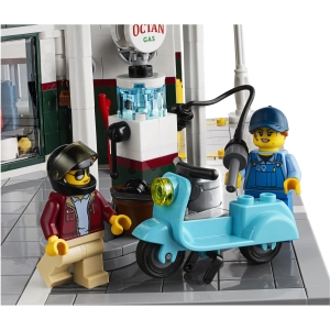 Lego Corner Garage 10264