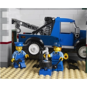 Lego Corner Garage 10264