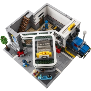 Lego Corner Garage 10264