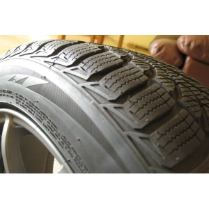 Bridgestone Blizzak LM-32 225/55 R16 95H Run Flat