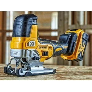 DeWALT DCS335N