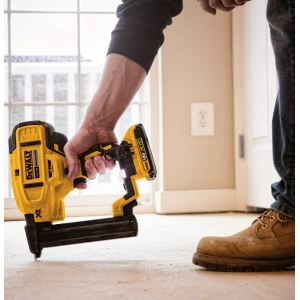 DeWALT DCN681D2