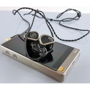 64 Audio tia Trio