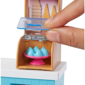 Barbie Dolls and Playset GBK87