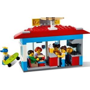 Lego Main Square 60271