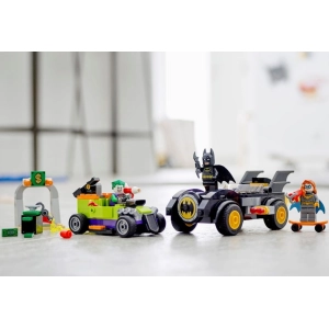 Lego Batman vs The Joker Batmobile Chase 76180