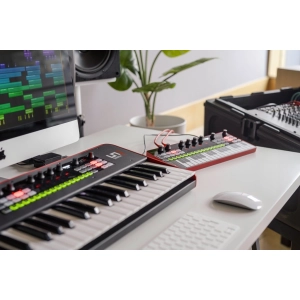 IK Multimedia UNO Synth Pro