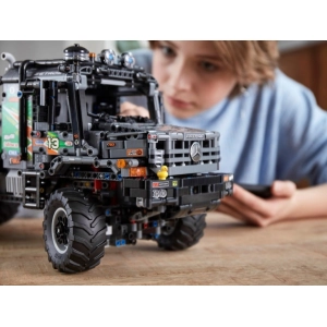 Lego 4x4 Mercedes-Benz Zetros Trial Truck 42129