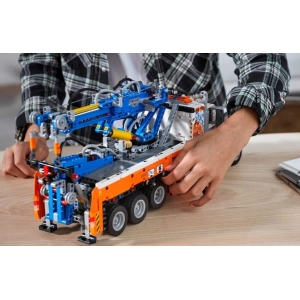 Lego Heavy-duty Tow Truck 42128