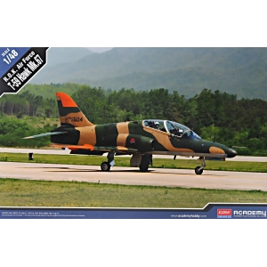 Montaje modelo Academy R.O.K. Air Force T-59 Hawk Mk.67 (1:48)