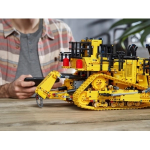 Lego App-Controlled Cat D11 Bulldozer 42131