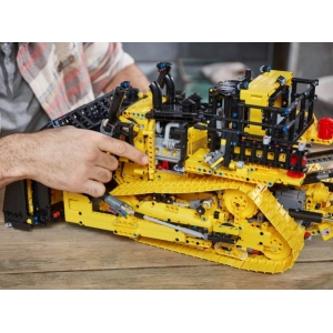 Lego App-Controlled Cat D11 Bulldozer 42131