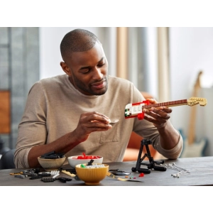 Lego Ideas Fender Stratocaster 21329