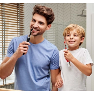 Oral-B Pro 700 Cross Action + D100 Kids