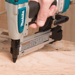 Makita AF353