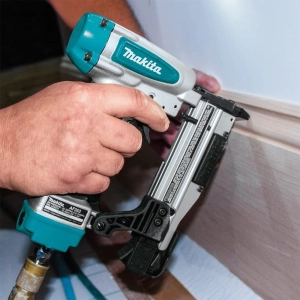 Makita AF353