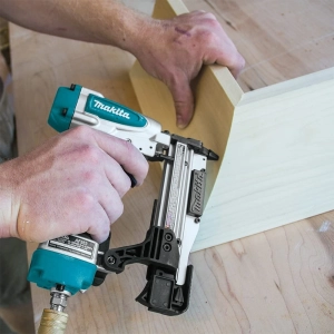 Makita AF353