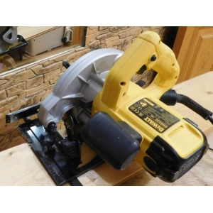 DeWALT DWE550