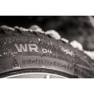 Nokian WR D4 245/45 R18 100V